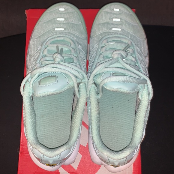 AIR MAX PLUS GRADE SCHOOL 4 - Picture 2 of 3